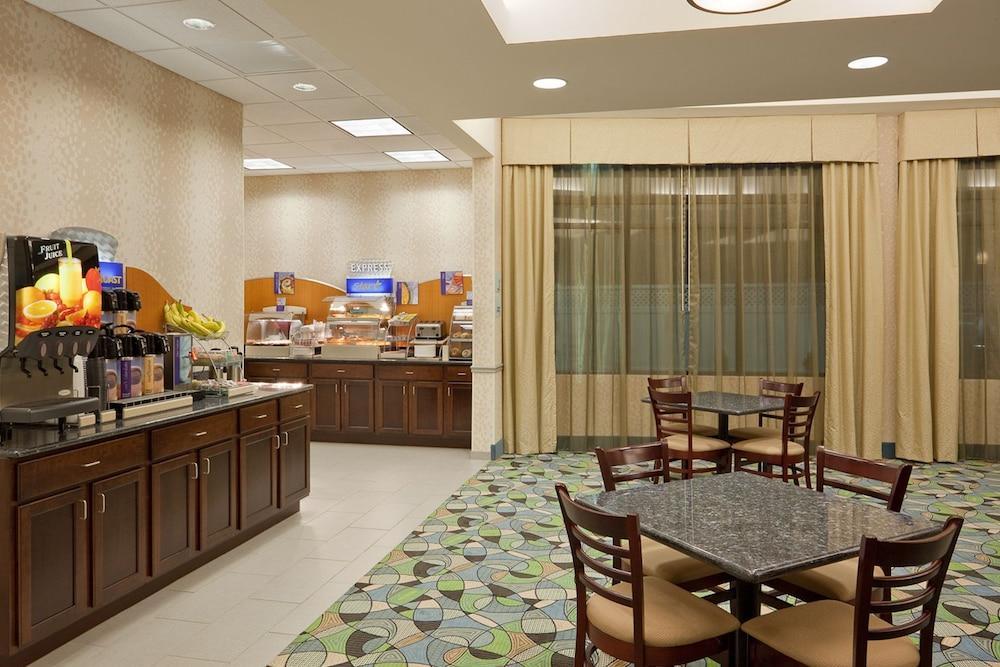 Comfort Inn & Suites Plainville-Foxboro Ngoại thất bức ảnh